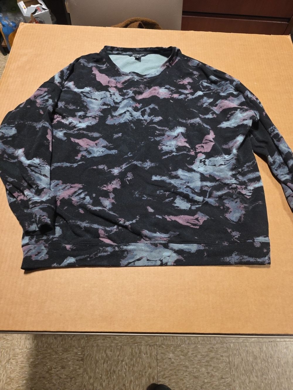 Athleta Women's XL Super Soft Oversized Sweatshirt.  Tie Dye Graphic Crew Neck
